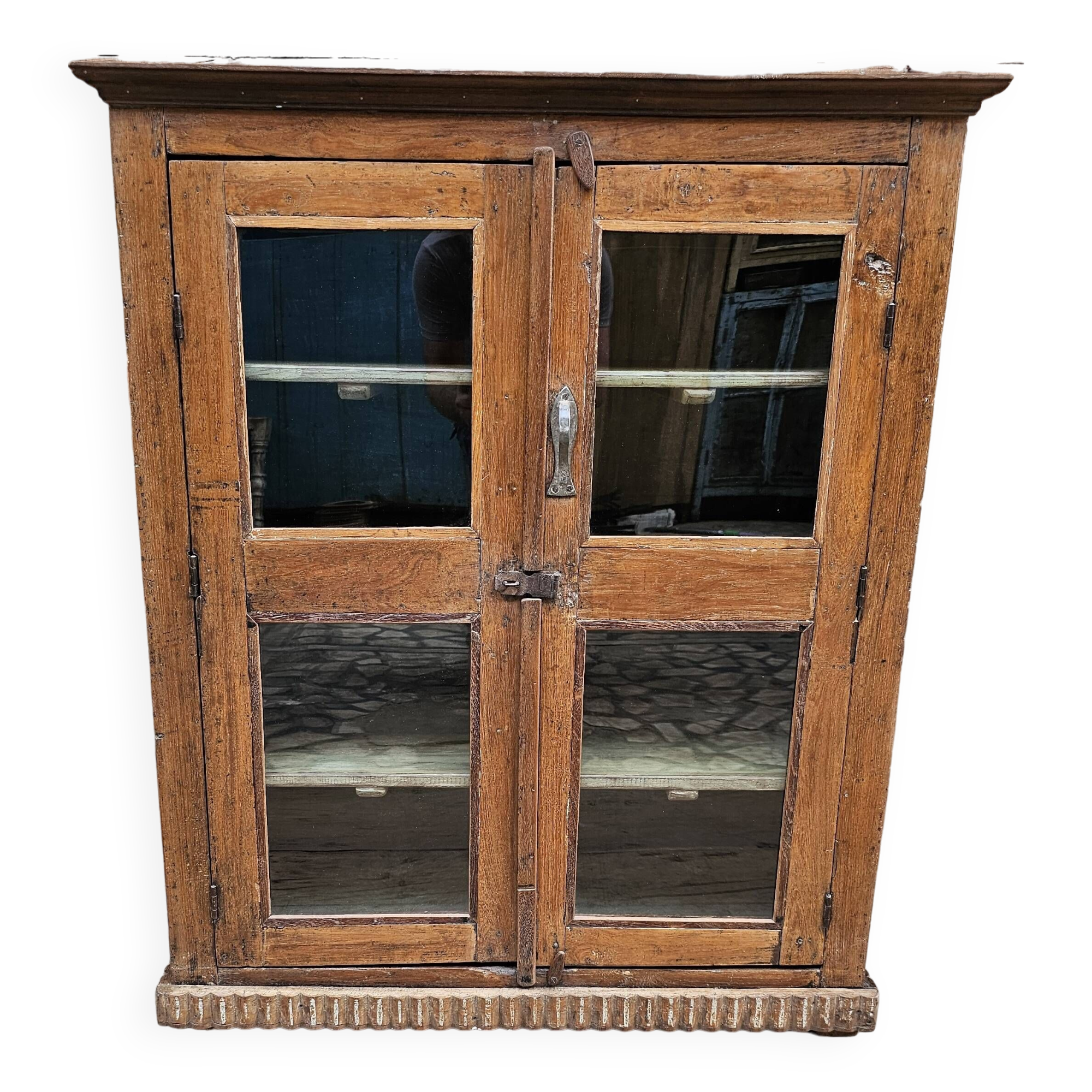 Ancien cabinet vitré en teck birman