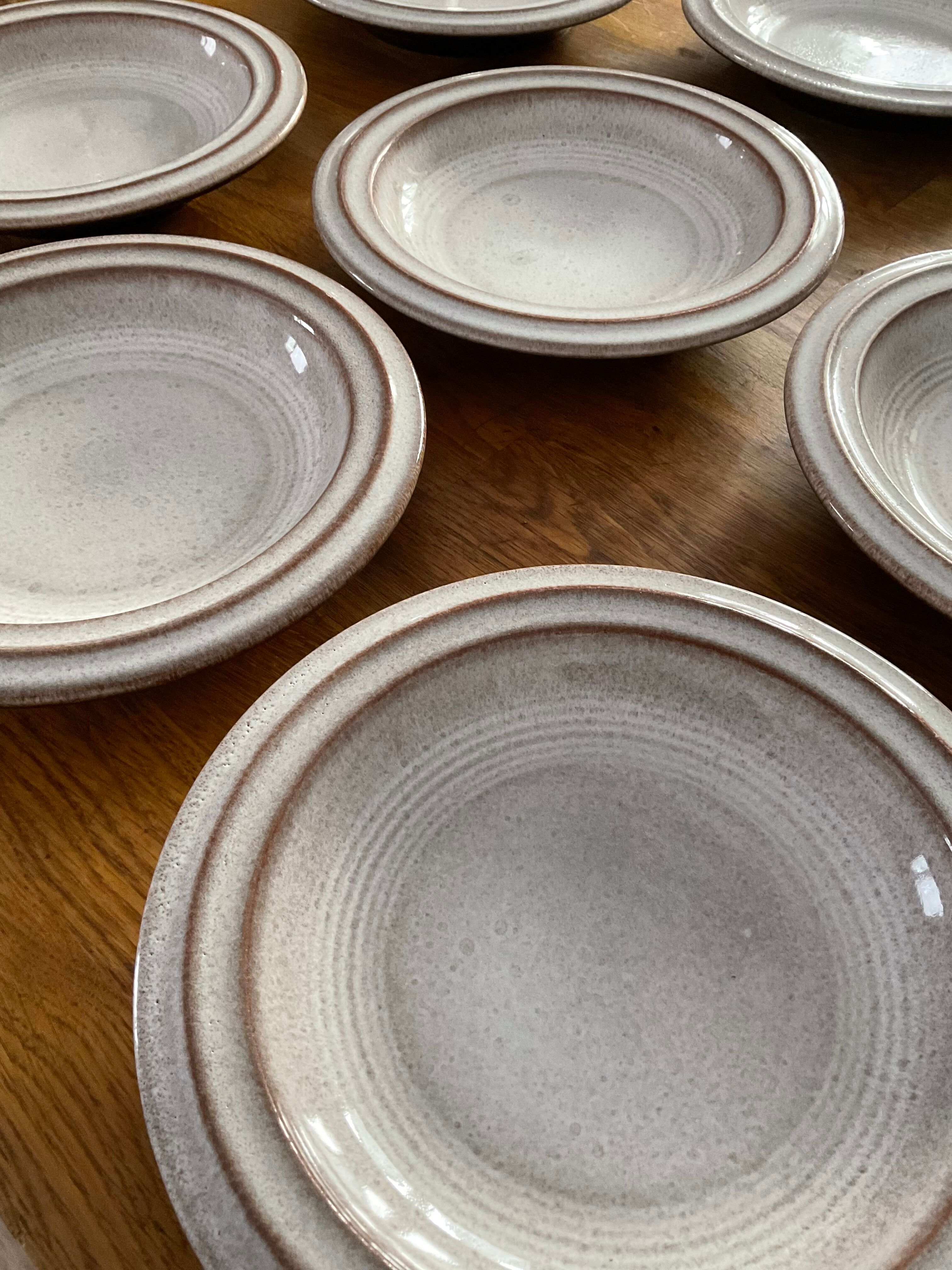 8 hollow plates in glazed terracotta