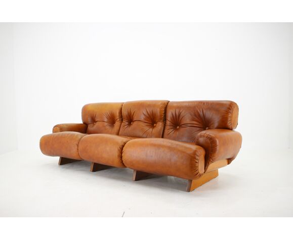 Italian armchairs and 3-seater sofa in wood and cognac leather 1970
