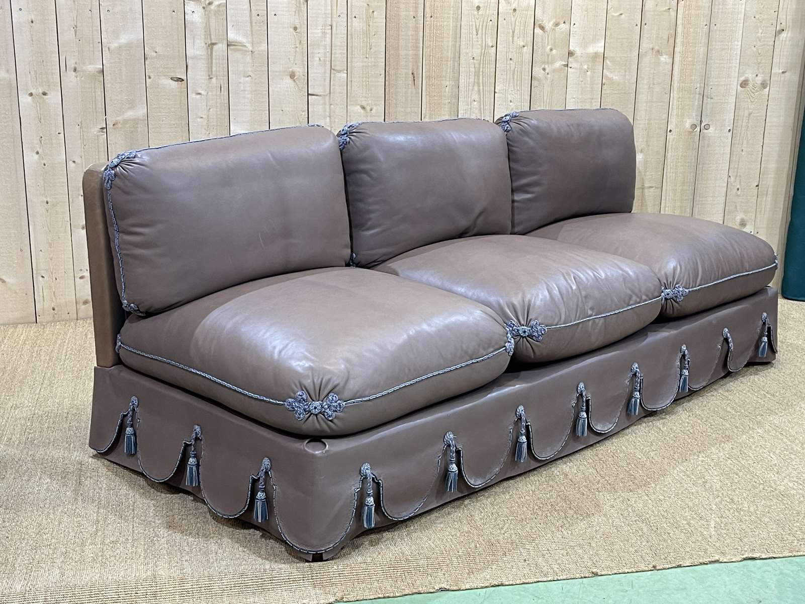 3-seater leather sofa made in the 70s