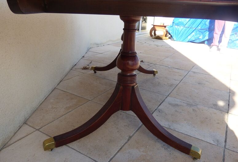 Mahogany top table inlaid with light wood nets and brass toes
