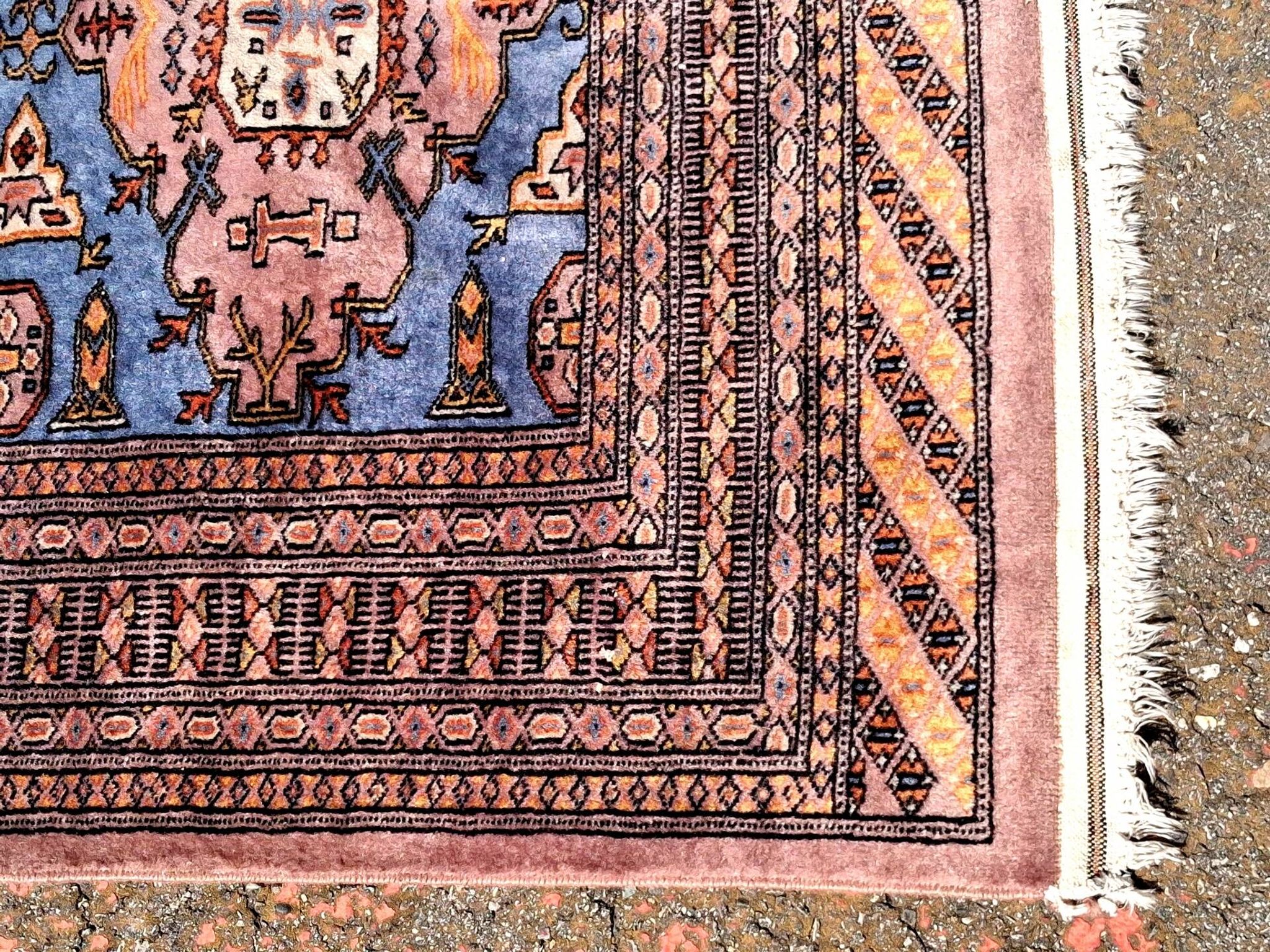 Oriental rug, size 243 x 168 cm, signed and numbered.