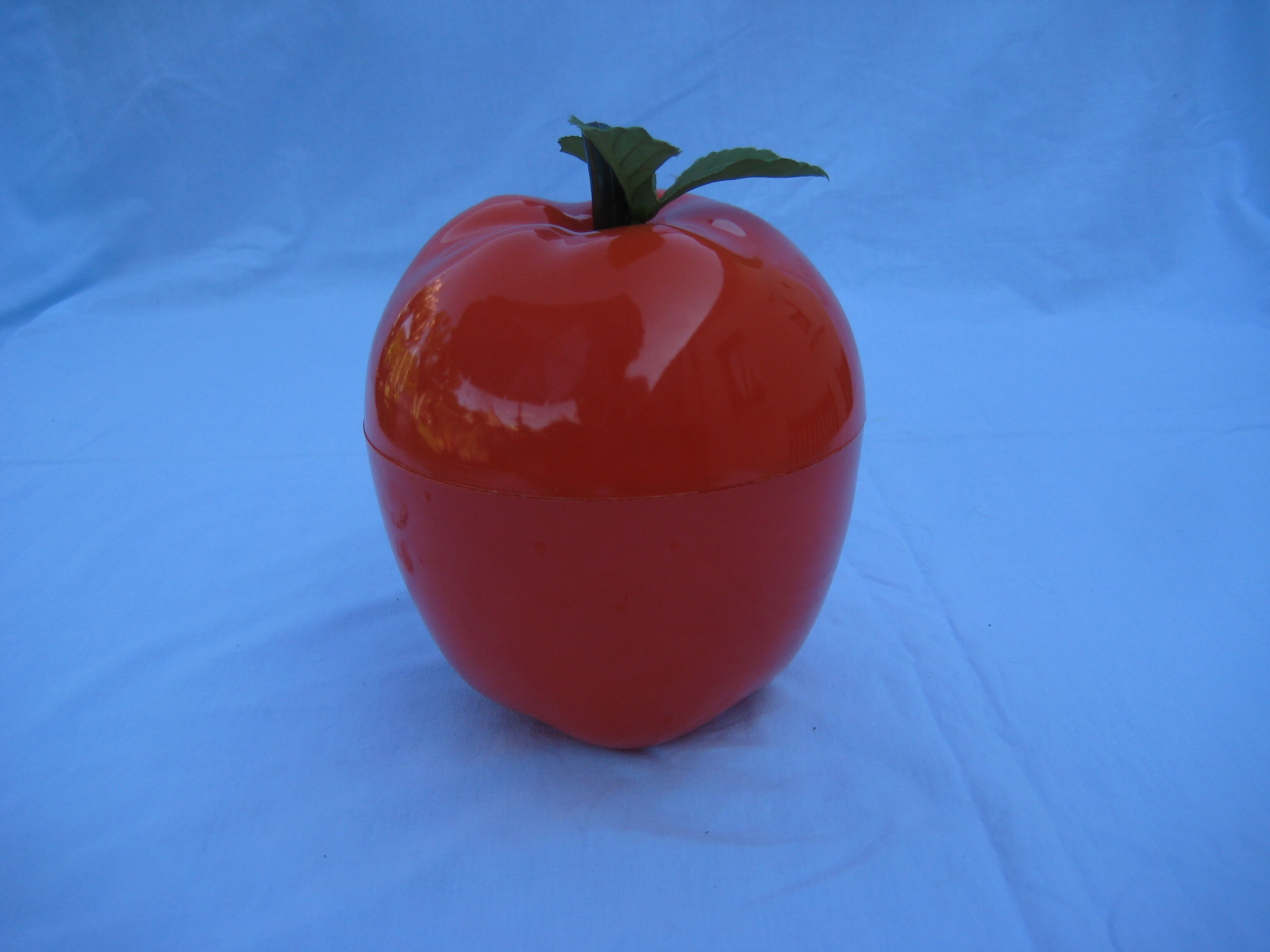 Vintage plastic apple ice bucket