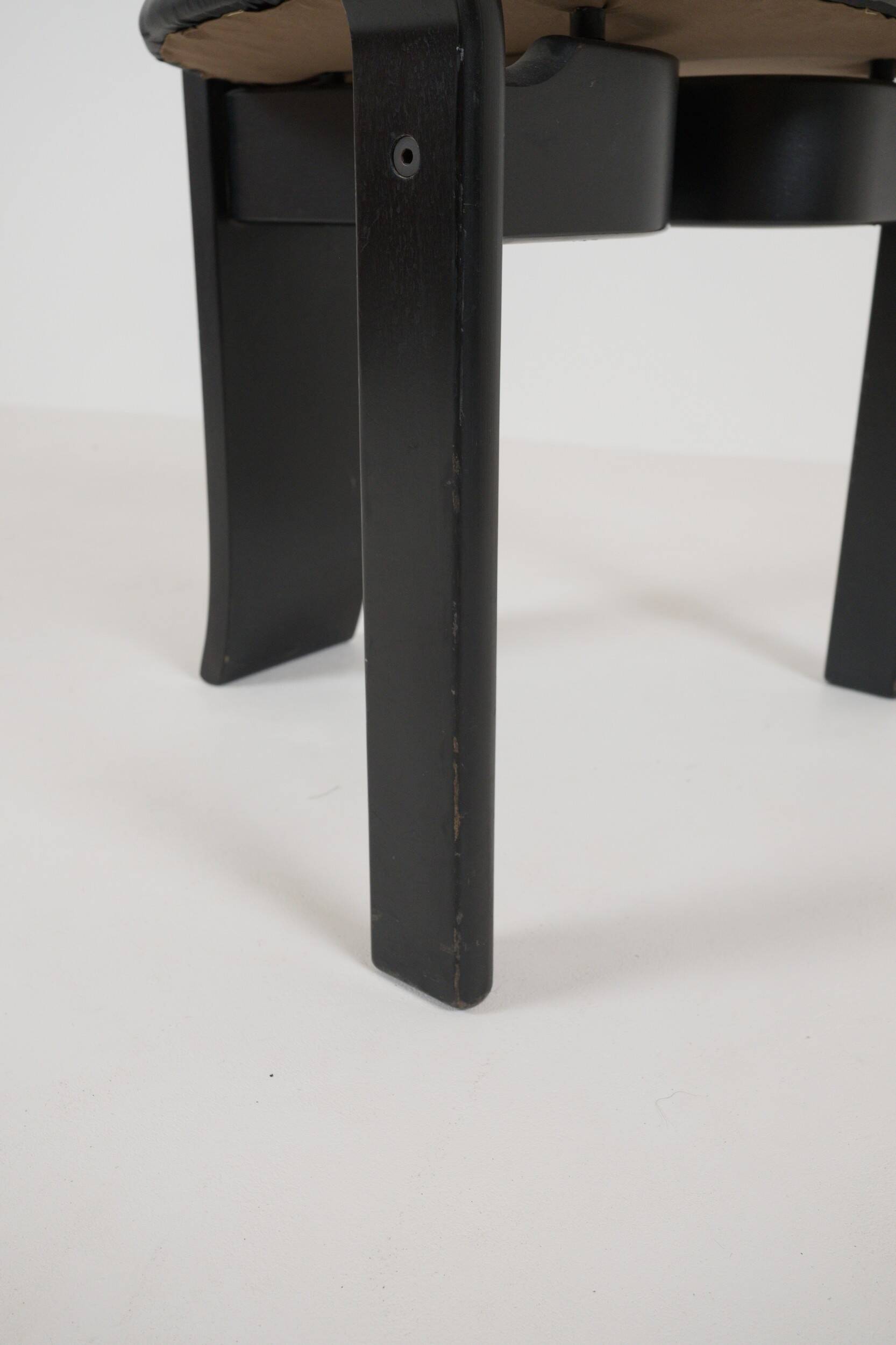 Set of 4 dining chairs "Totem" by Torstein Nilsen