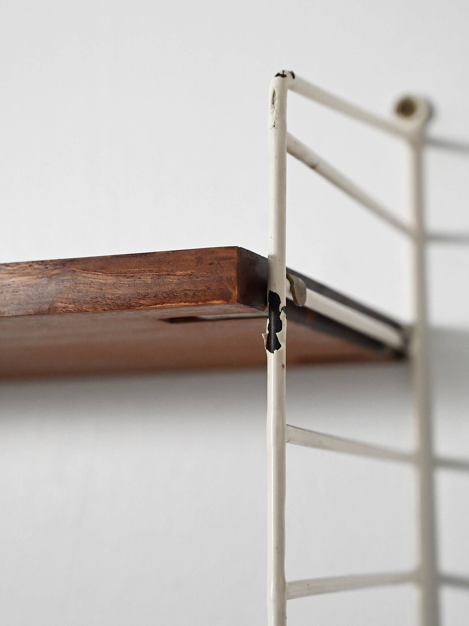 "Hylla" wall shelving system in teak