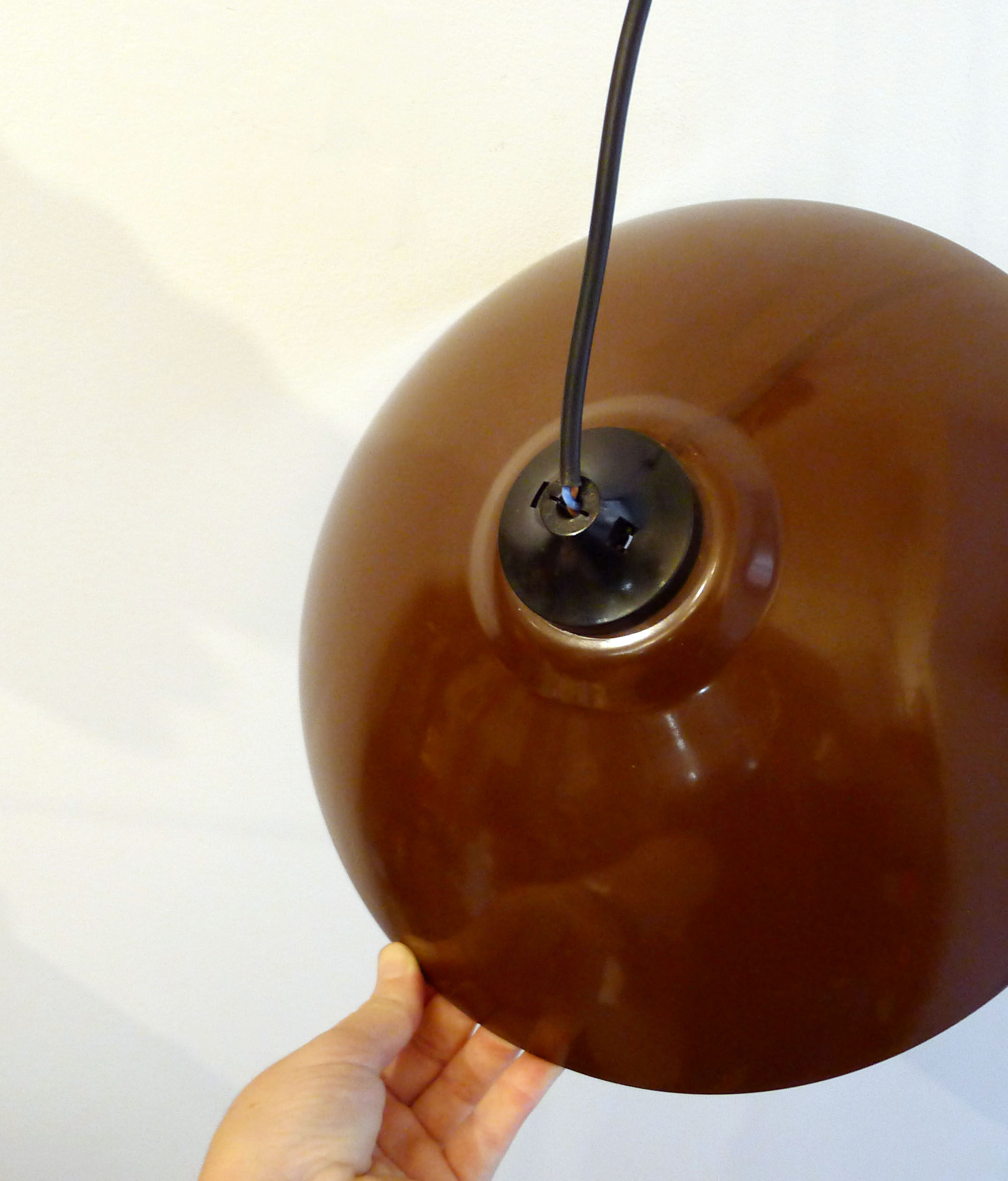 Conical lacquered metal suspension