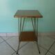 Tablette d'appoint en formica, 2 étagères, métal doré - Années 60