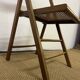 Chaise pliante en bois et cannage vintage