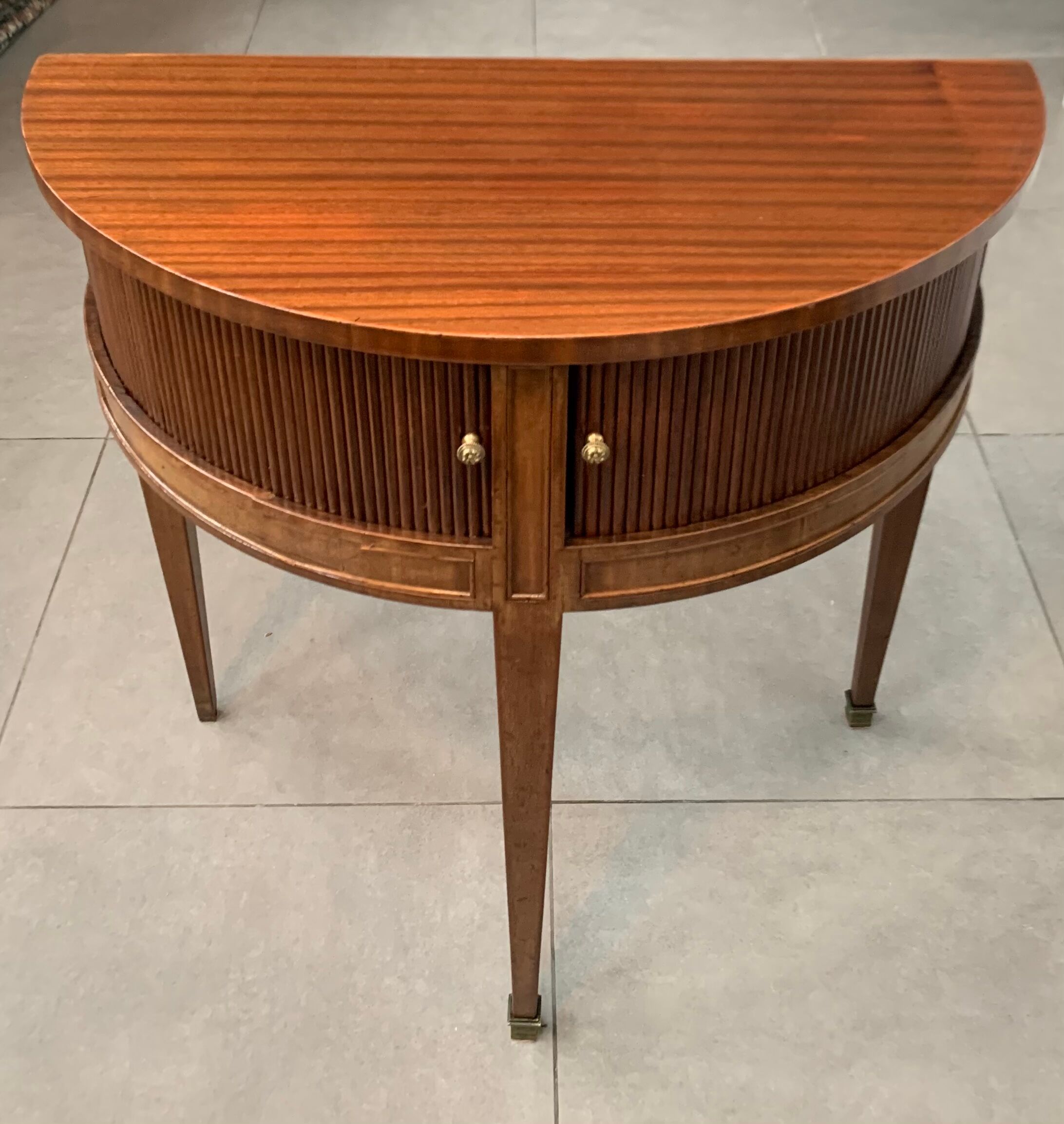 Table cabinet half moon Louis XIV