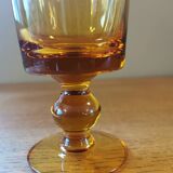 Suite de 11 verres à pied vintage ambre