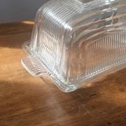 Beurrier vintage en verre pressé strié