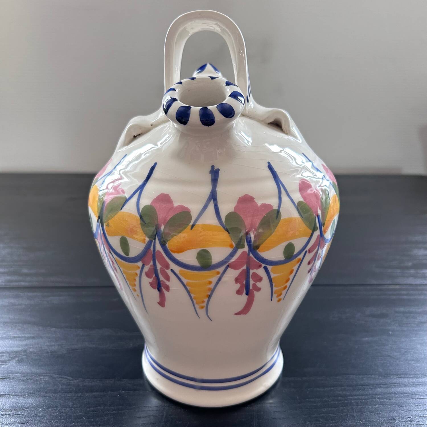 Water bottle with floral decoration