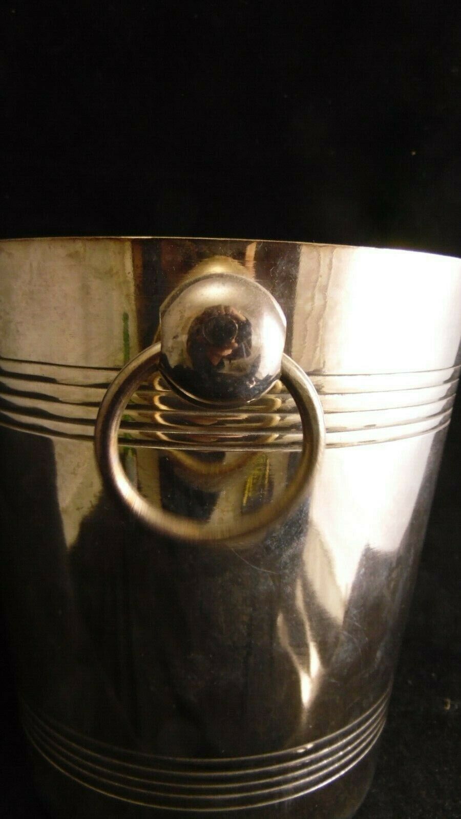 Seau à champagne en métal argenté décor filet et anses en anneaux