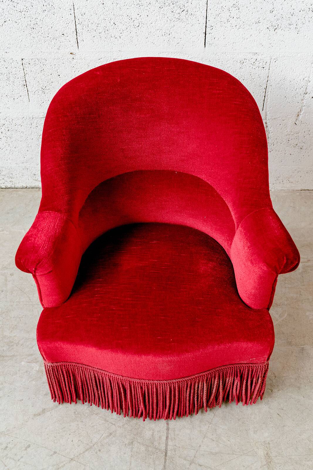 Burgundy toad armchair