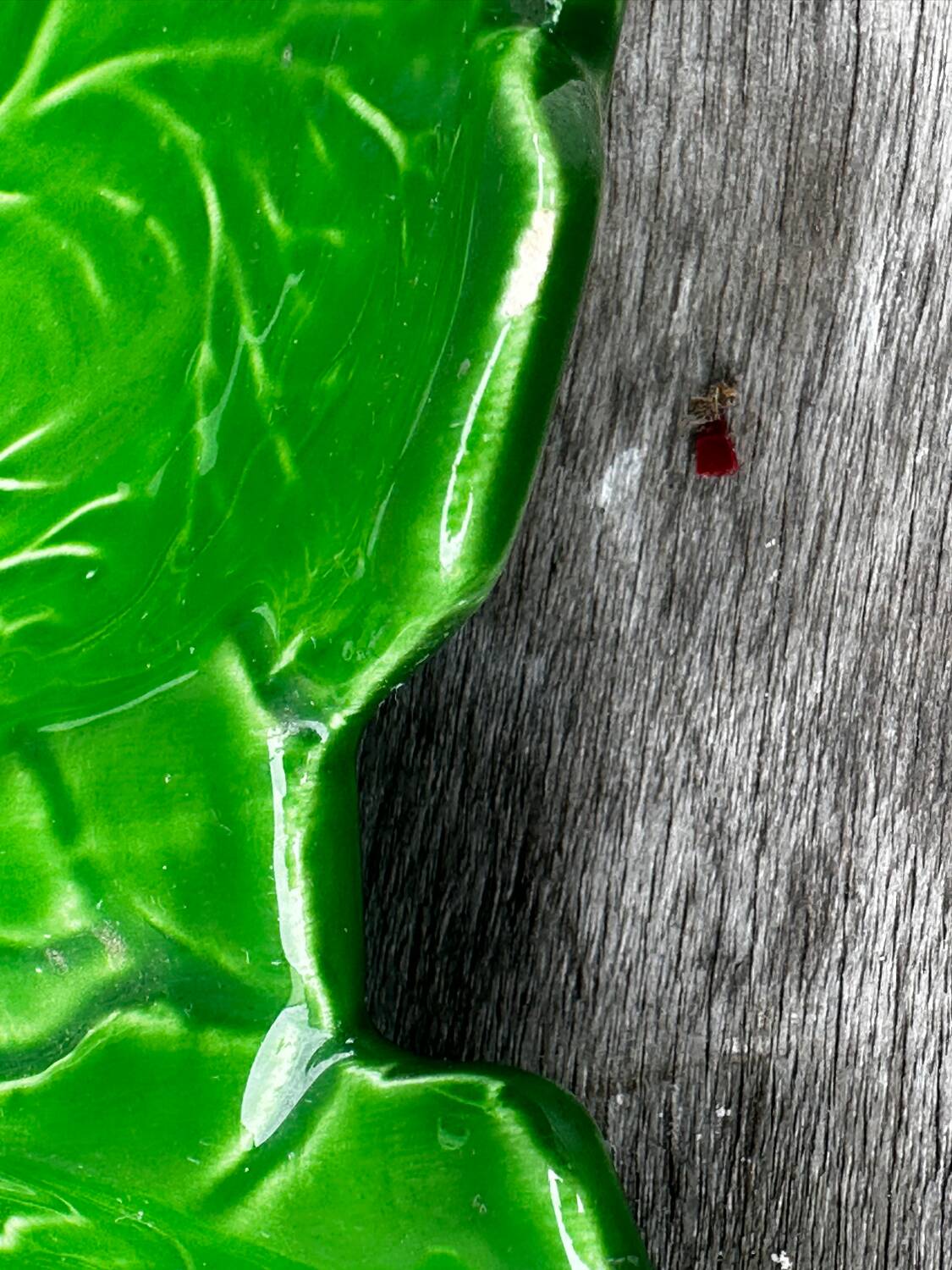 Green Ceramic Hors d'Oeuvres Dish in Leaf Shape, Art Deco Period