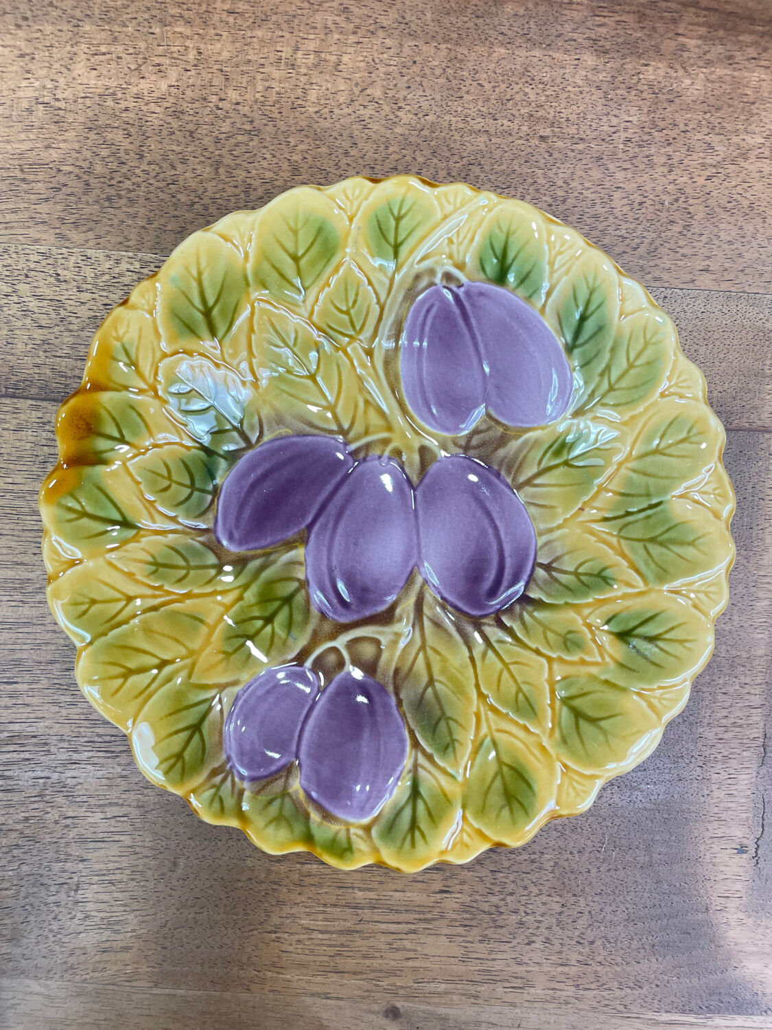 6 dessert plates in Sarreguemines barbotine.