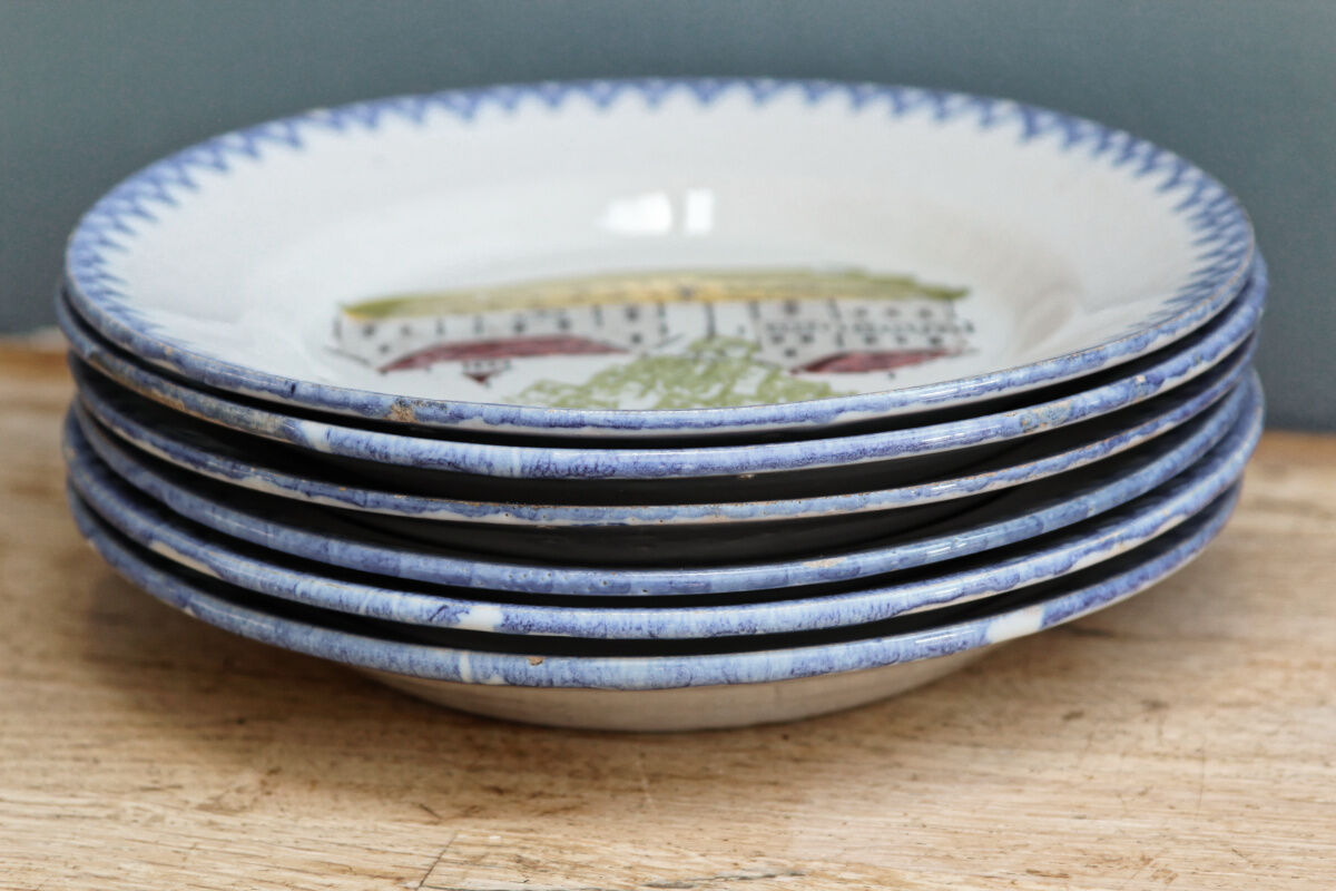 Set of 6 flat plates in faience of St Clément