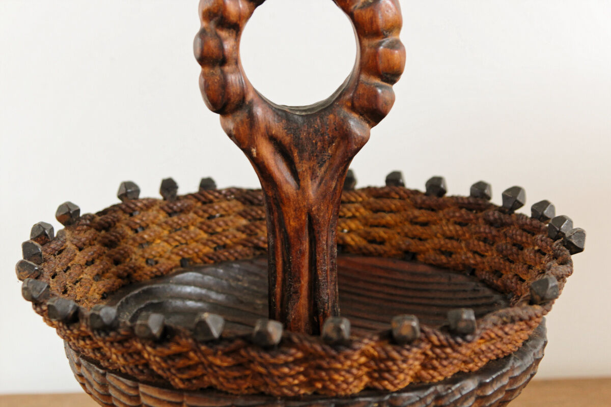 Coupe à fruits en bois sculpté