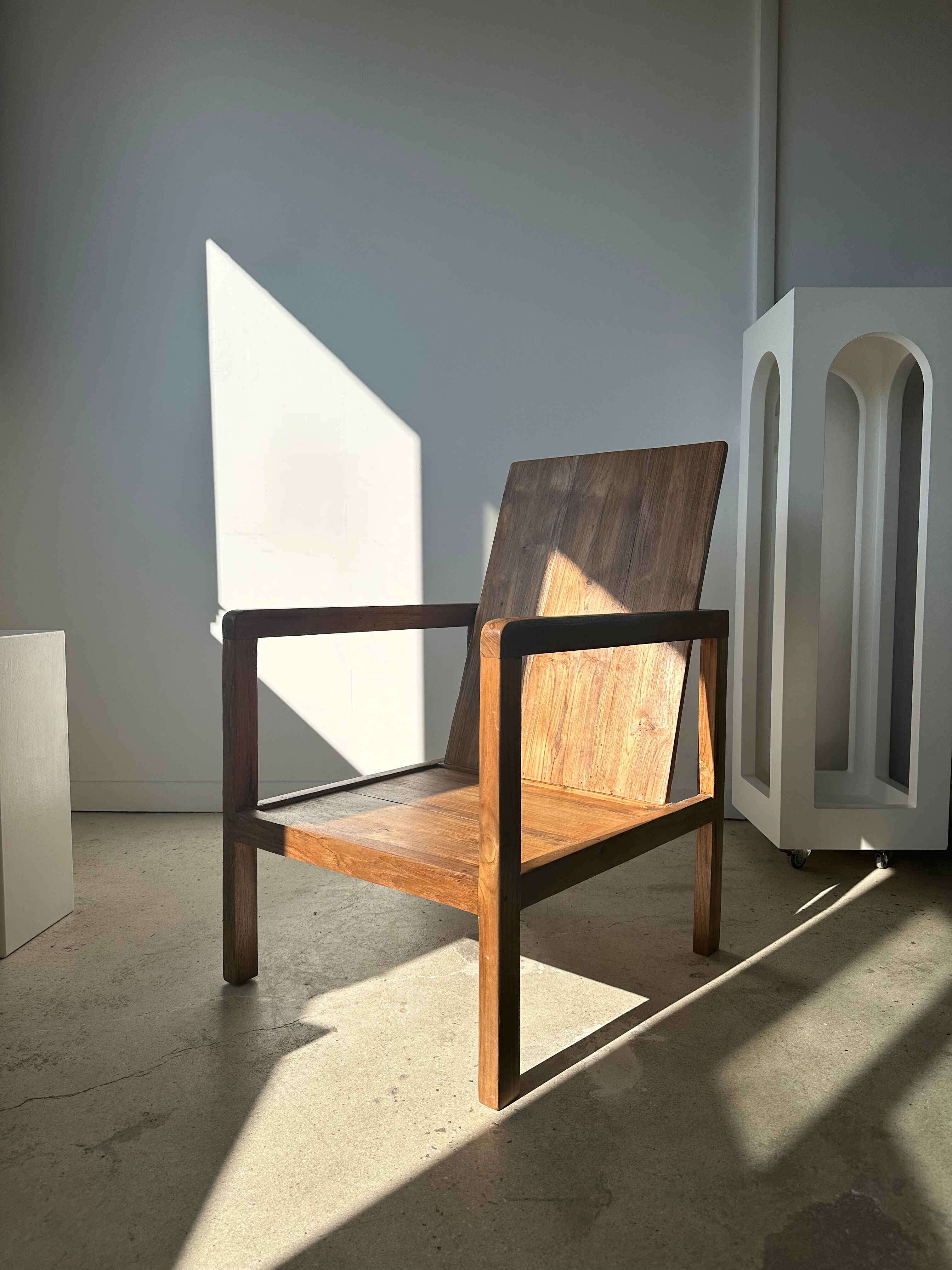 Armchair in natural wood (teak) minimalist design