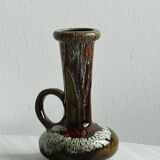 Vase en céramique émaillée avec motifs multicolores.