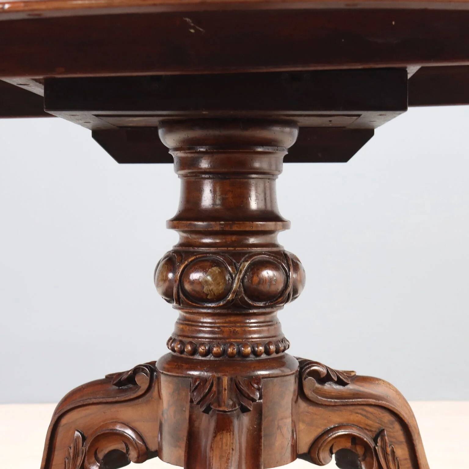 Antique walnut and rosewood table with floral inlays, Netherlands, 19th century.