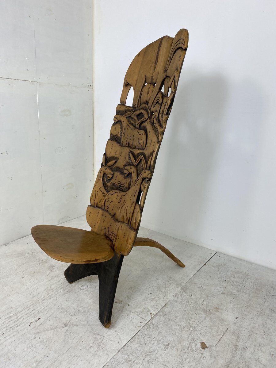 Chaise tribale sculptée à la main Afrique années 1960