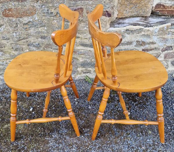Paire de chaises en bois massif 1963 par Nesto Suède
