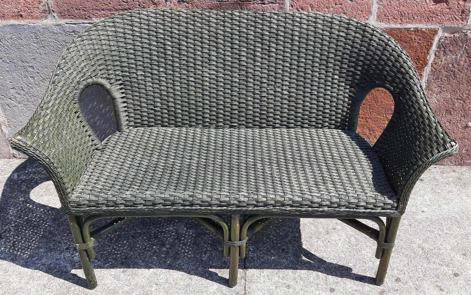 Salon de jardin complet en rotin. (Sofa, fauteuils x 2, table basse)