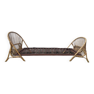 Rattan bed