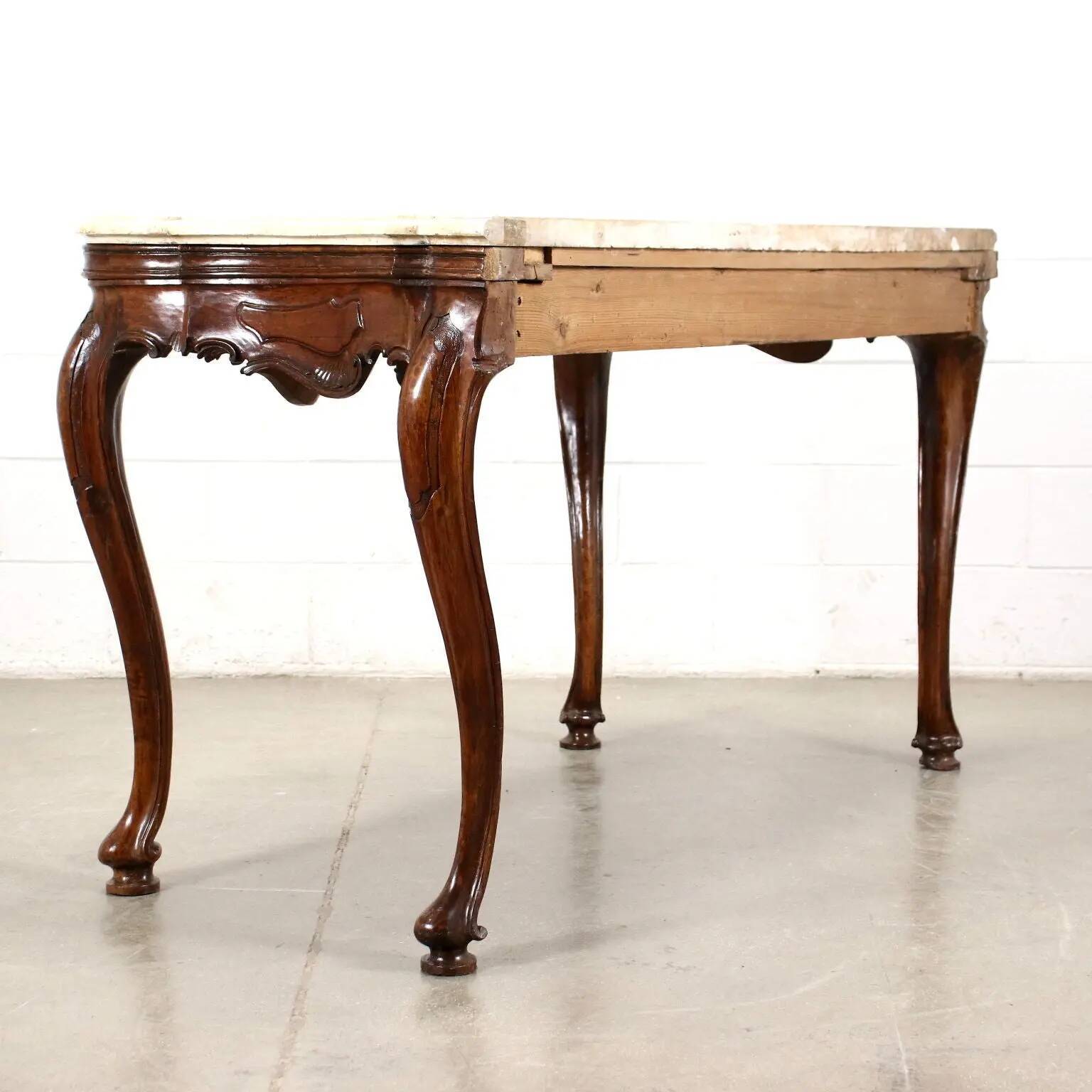 Baroque Venetian console in walnut, alabaster and marble, Italy 18th century.
