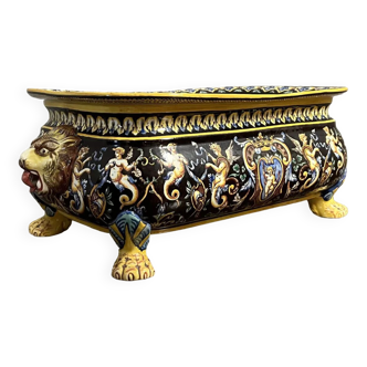 Gien: rectangular planter with Italian Renaissance decorations on a black background