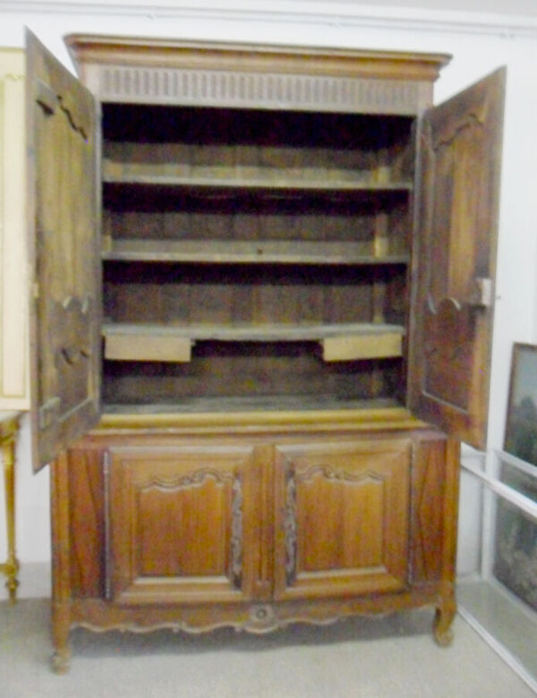 Buffet deux corps nantais style Louis XV
