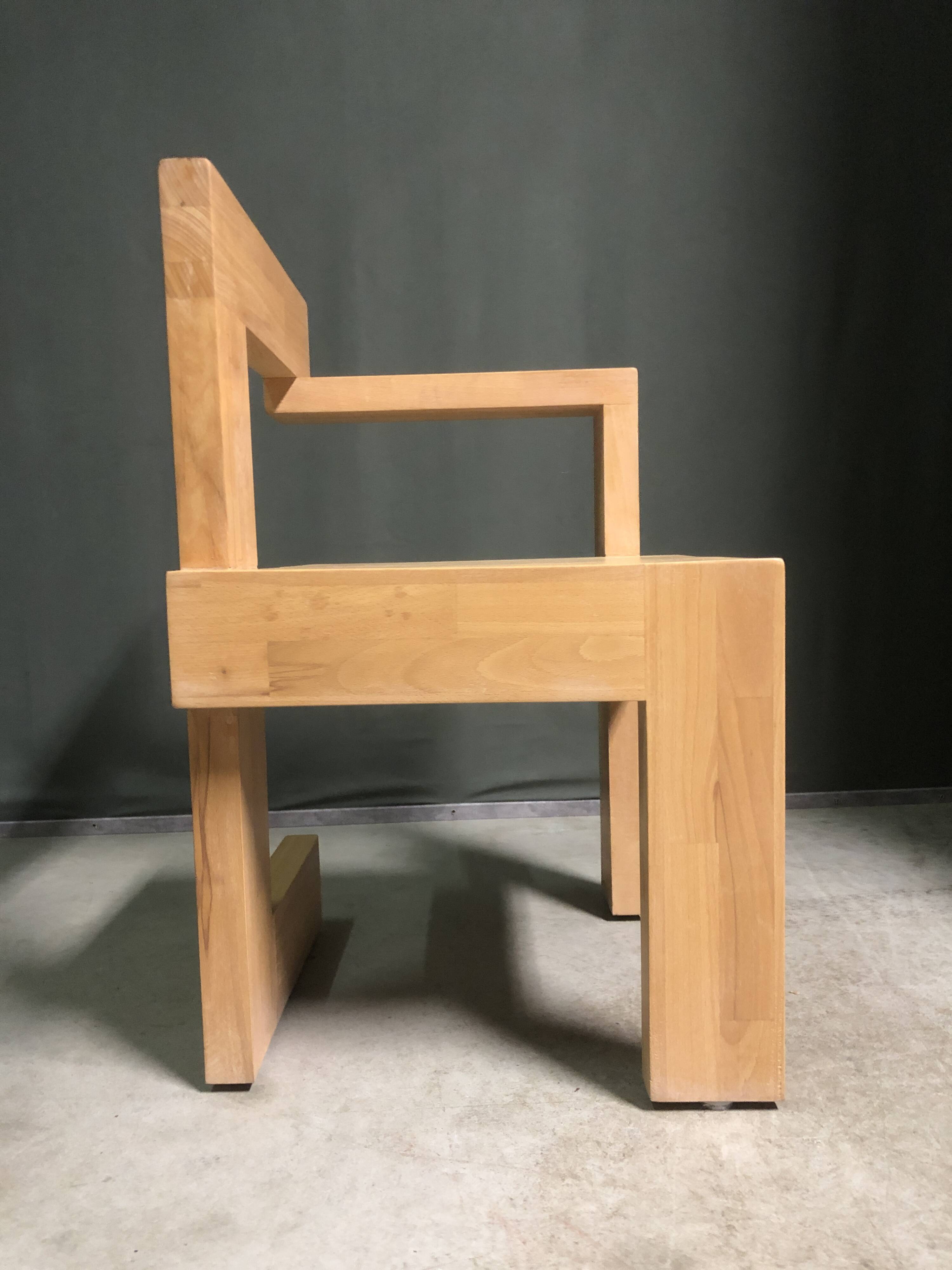 Une paire de Gerrit Rietveld de la chaise Steltman.