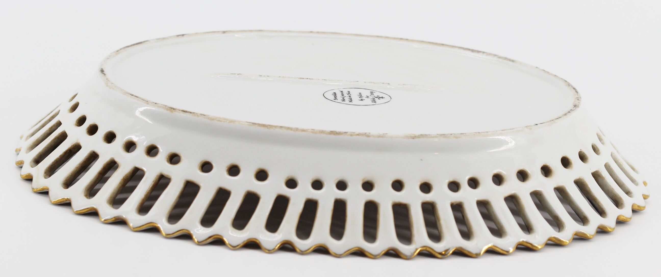 Plat central ajouré en porcelaine chinoise Adèle carey