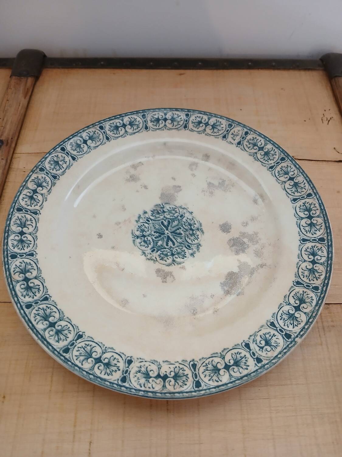 10 old flat plates Terre de fer