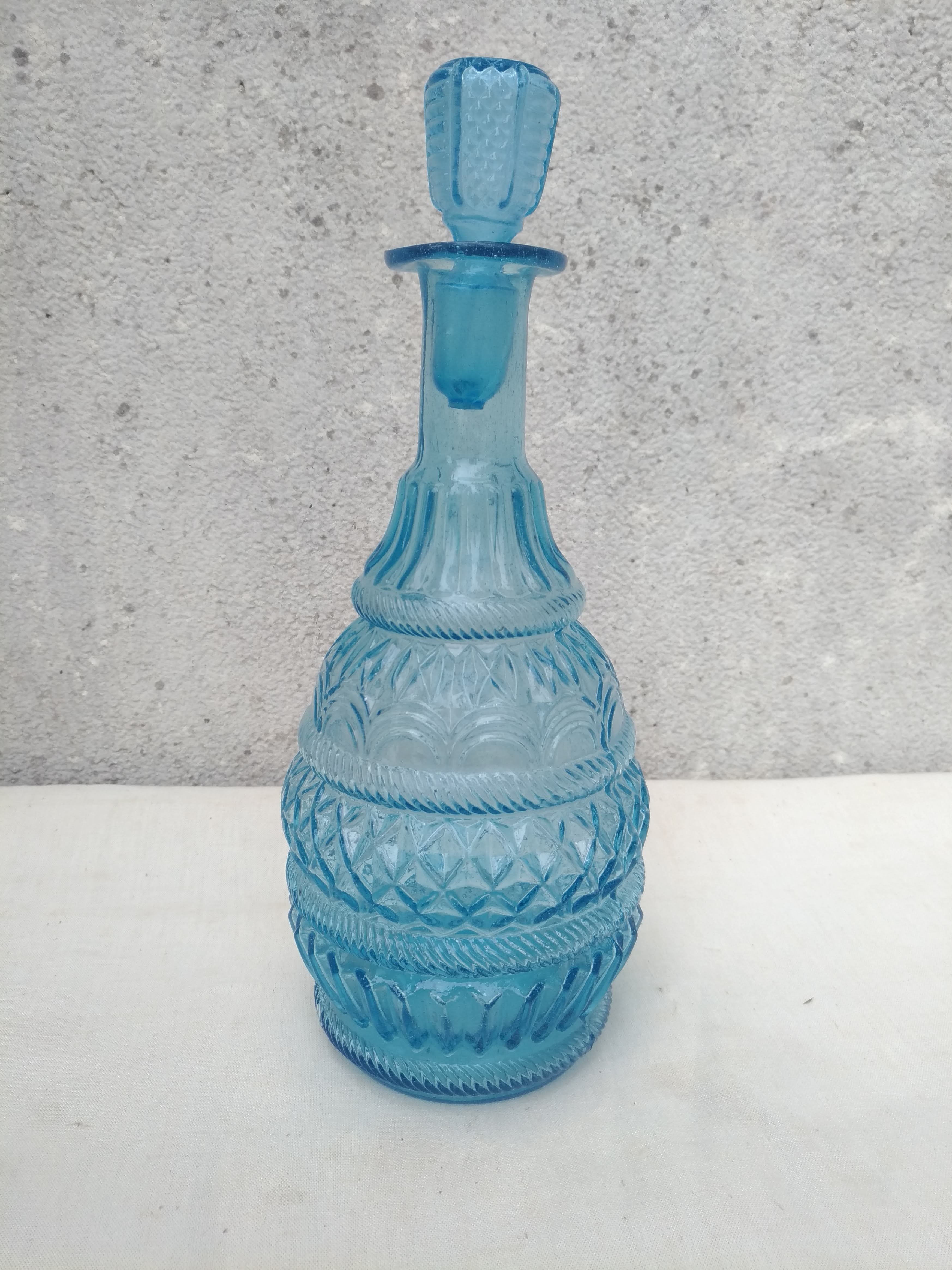 Chiseled glass decanter