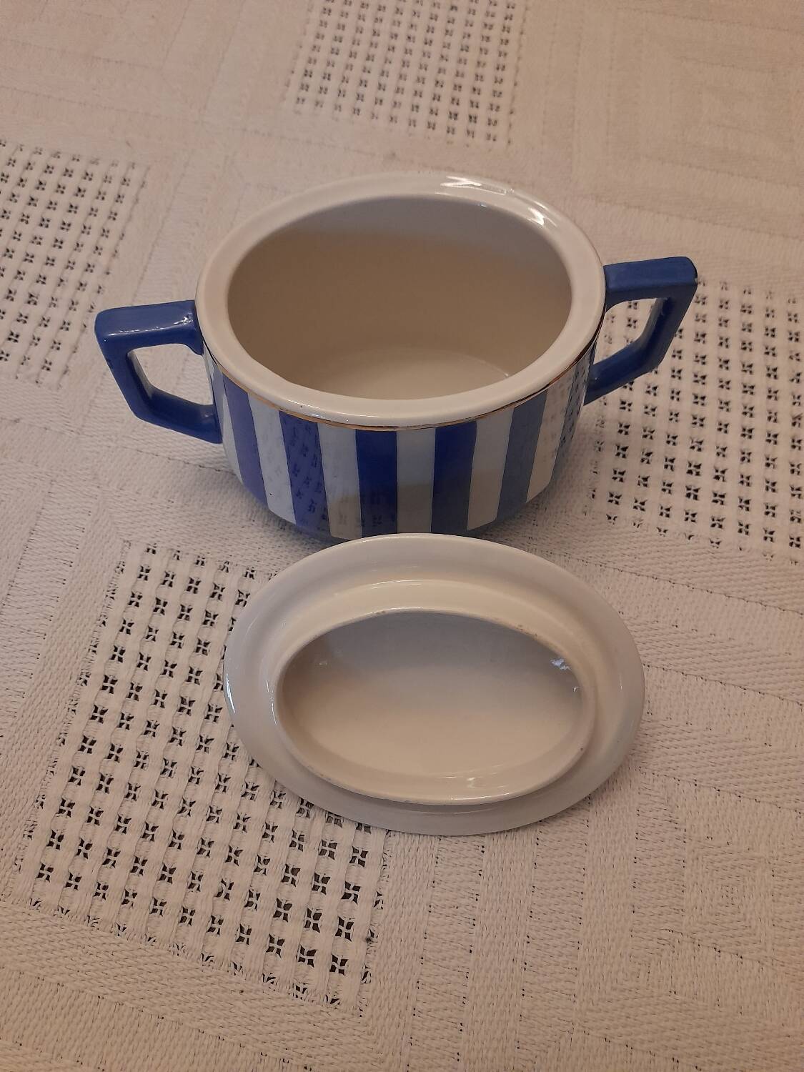 Fox Trott Sarregemine tea set.