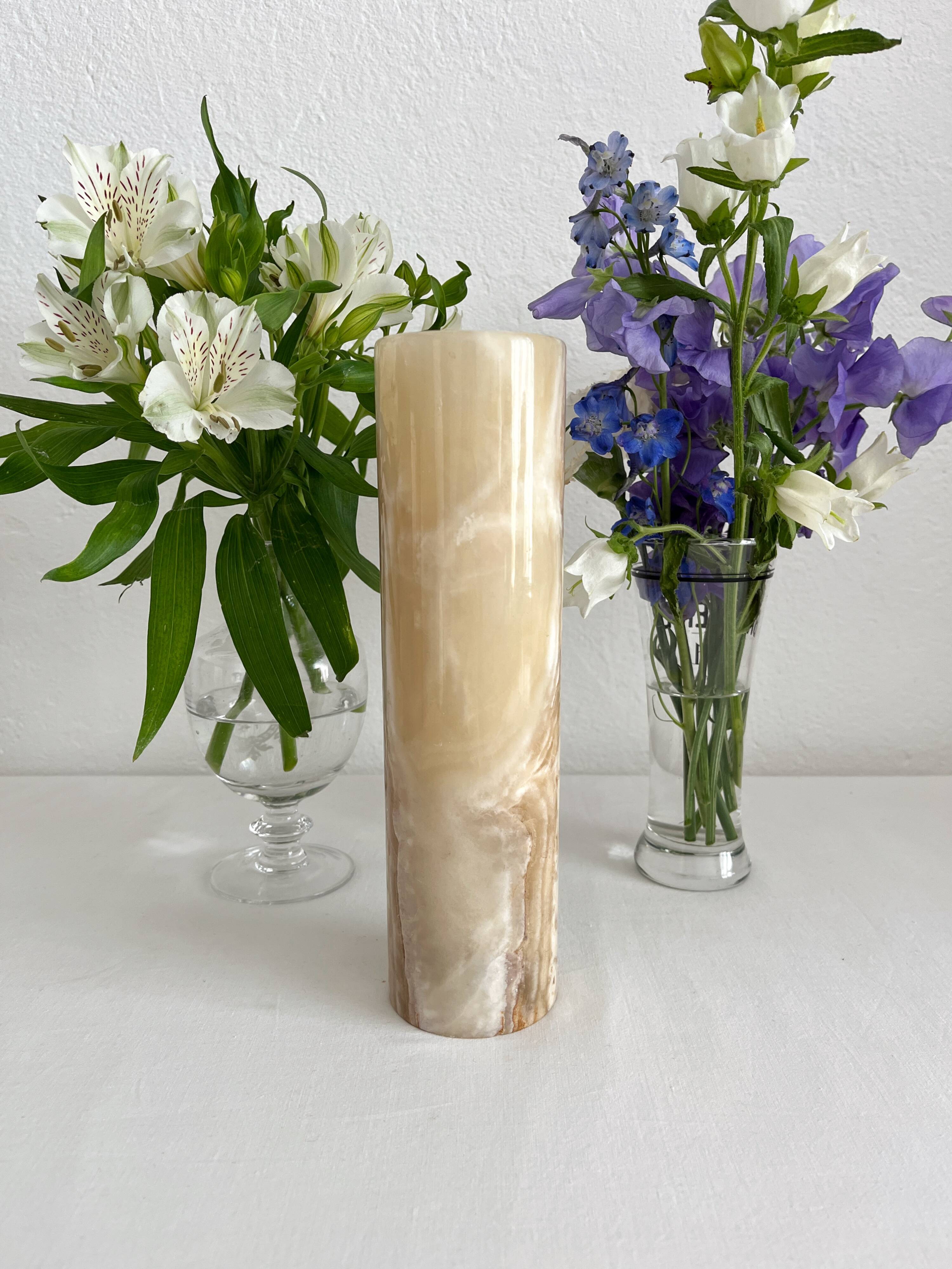 Straight vase in vintage alabaster or onyx