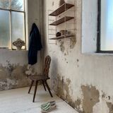 String-type wall shelf