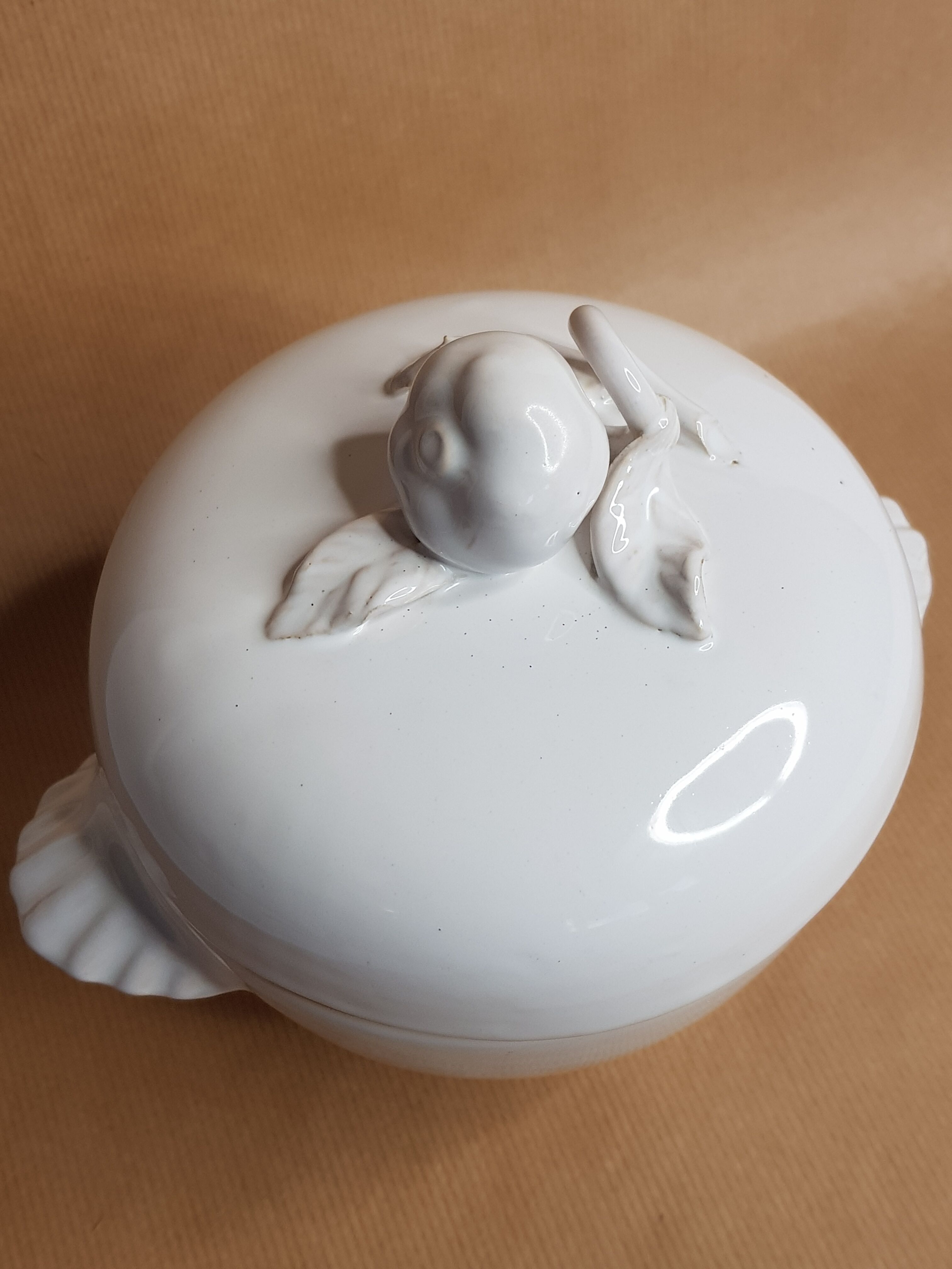 White enamelled ceramic candy box