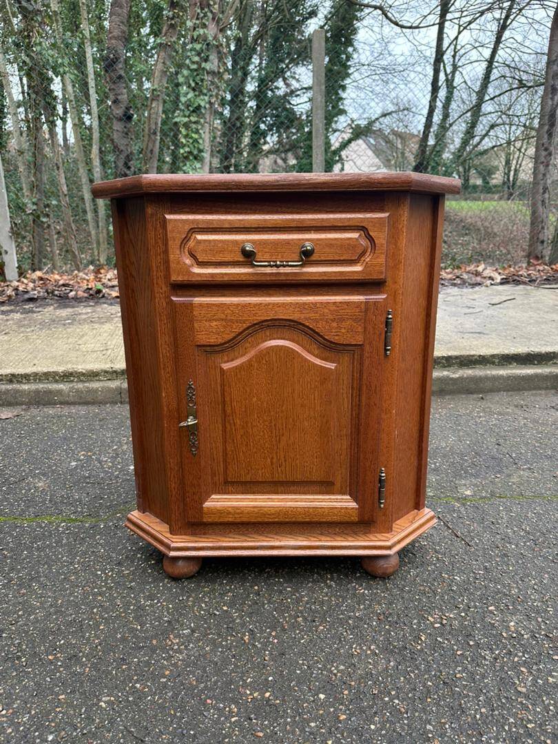 Wooden corner TV cabinet in solid wood, Louis XIV style.