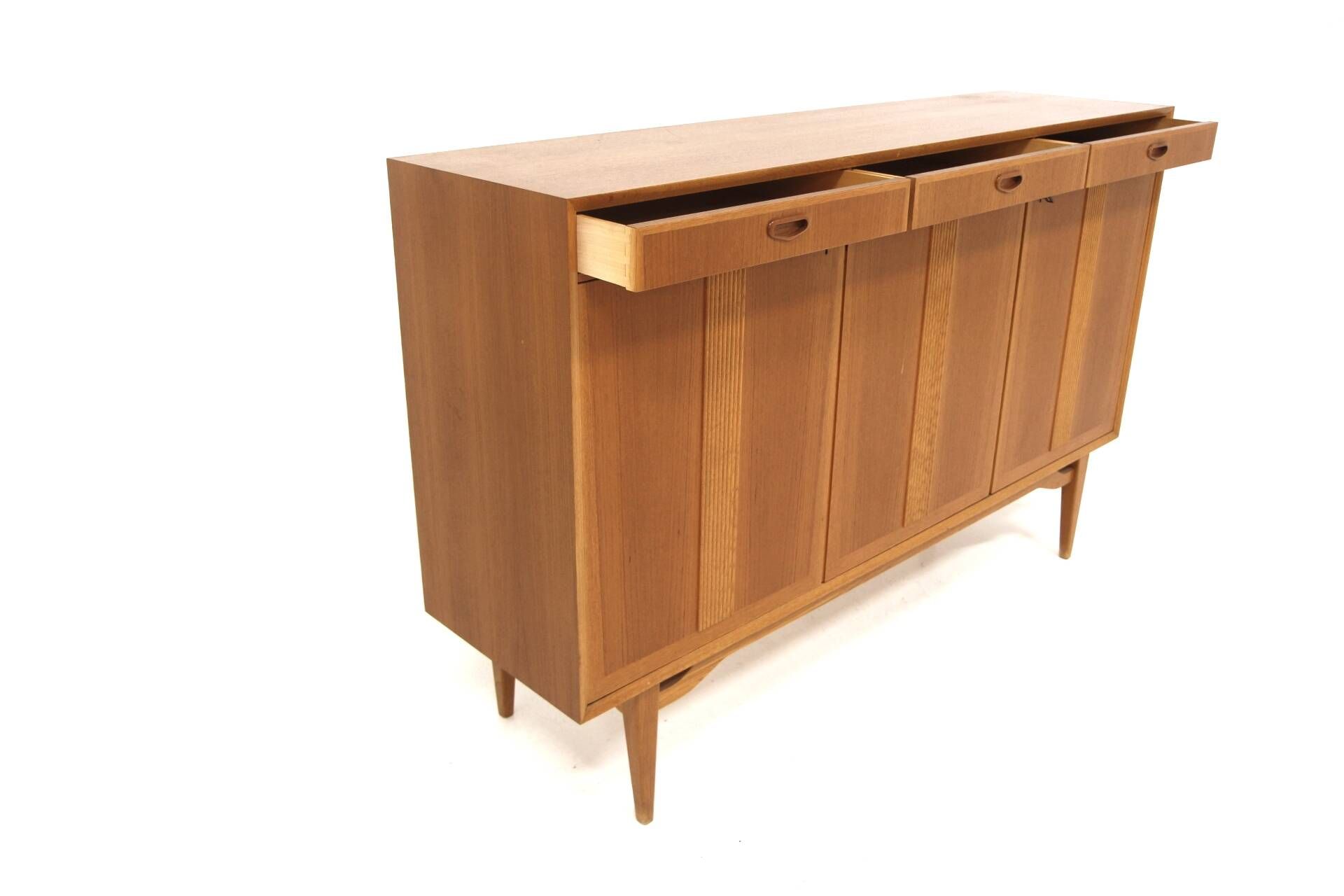 Scandinavian teak and oak sideboard, Möbelfabrik Örnen, Rydaholm, Sweden, 1960