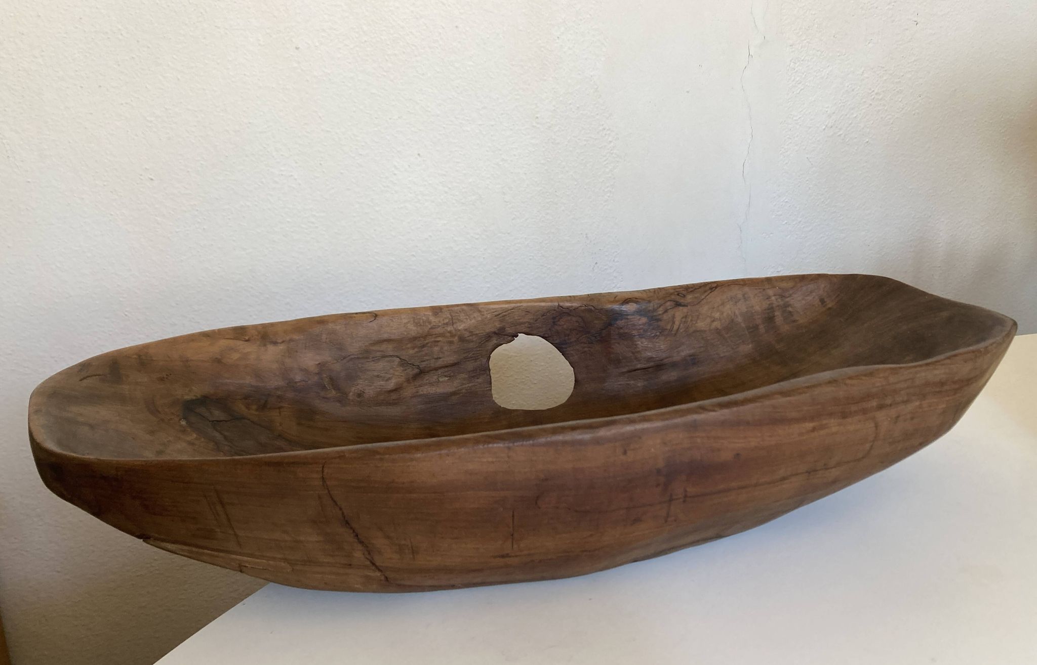 Coupe centre de table XxXL en bois de noyer creusé 1960 monoxyle