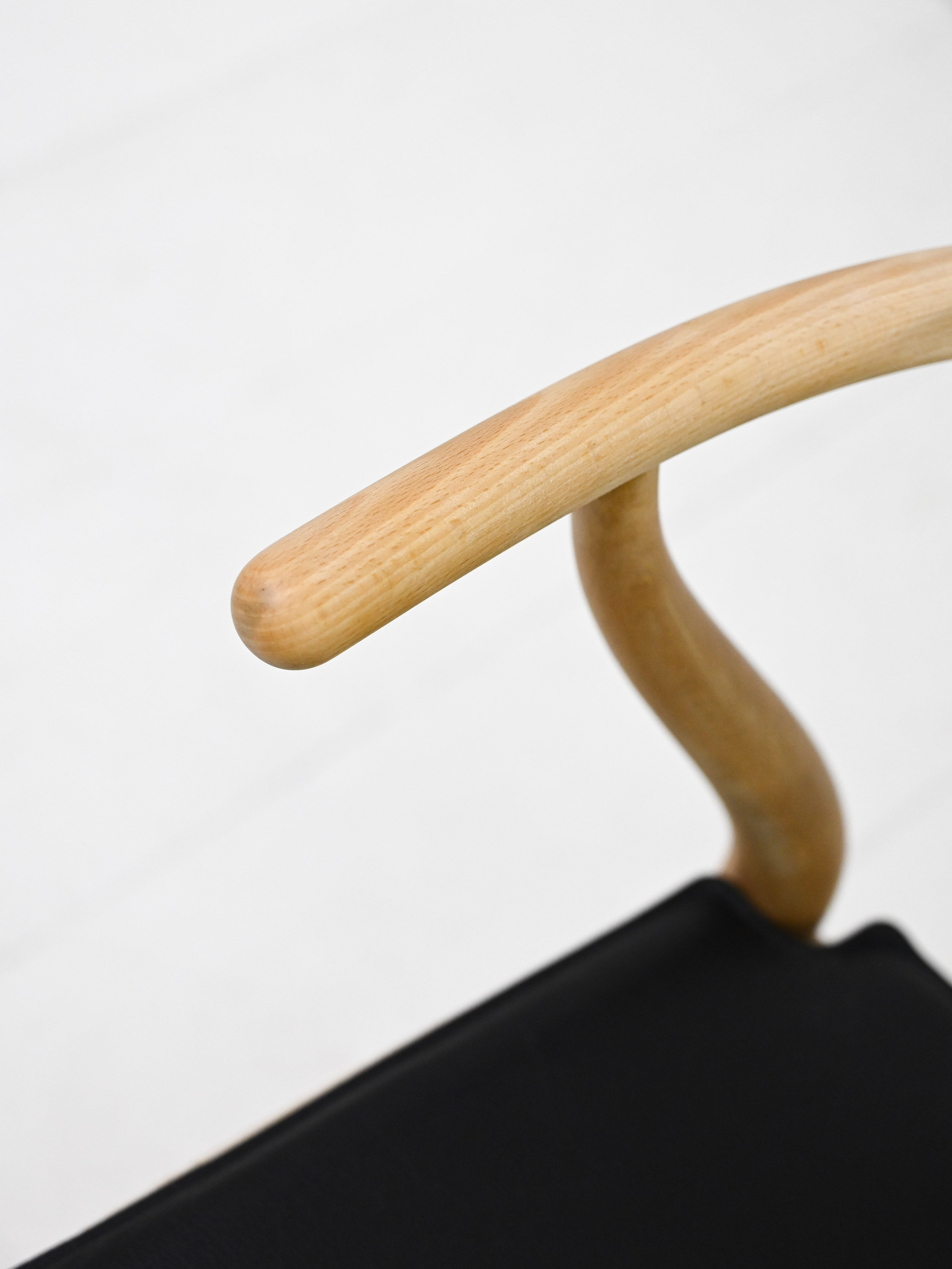 Set of six 'Wishbone chair' model chairs by Hans J. Wegner with leather cushions