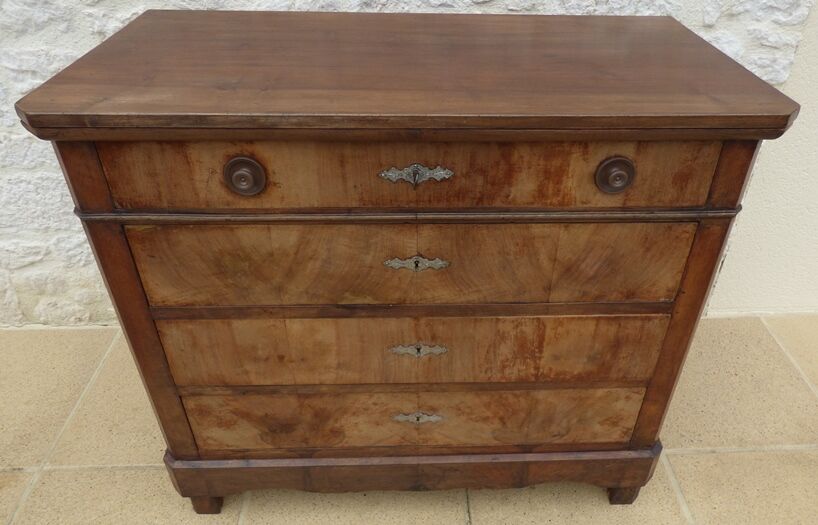 Antique chest of drawers with 4 drawers of Epoque Louis Philippe in solid walnut wood and walnut veneer - Totalme