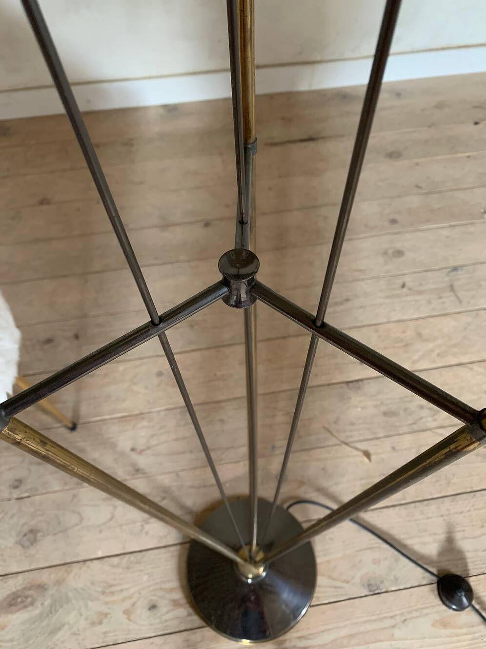 Vintage reed floor lamp in black metal and brass with three white opalines
