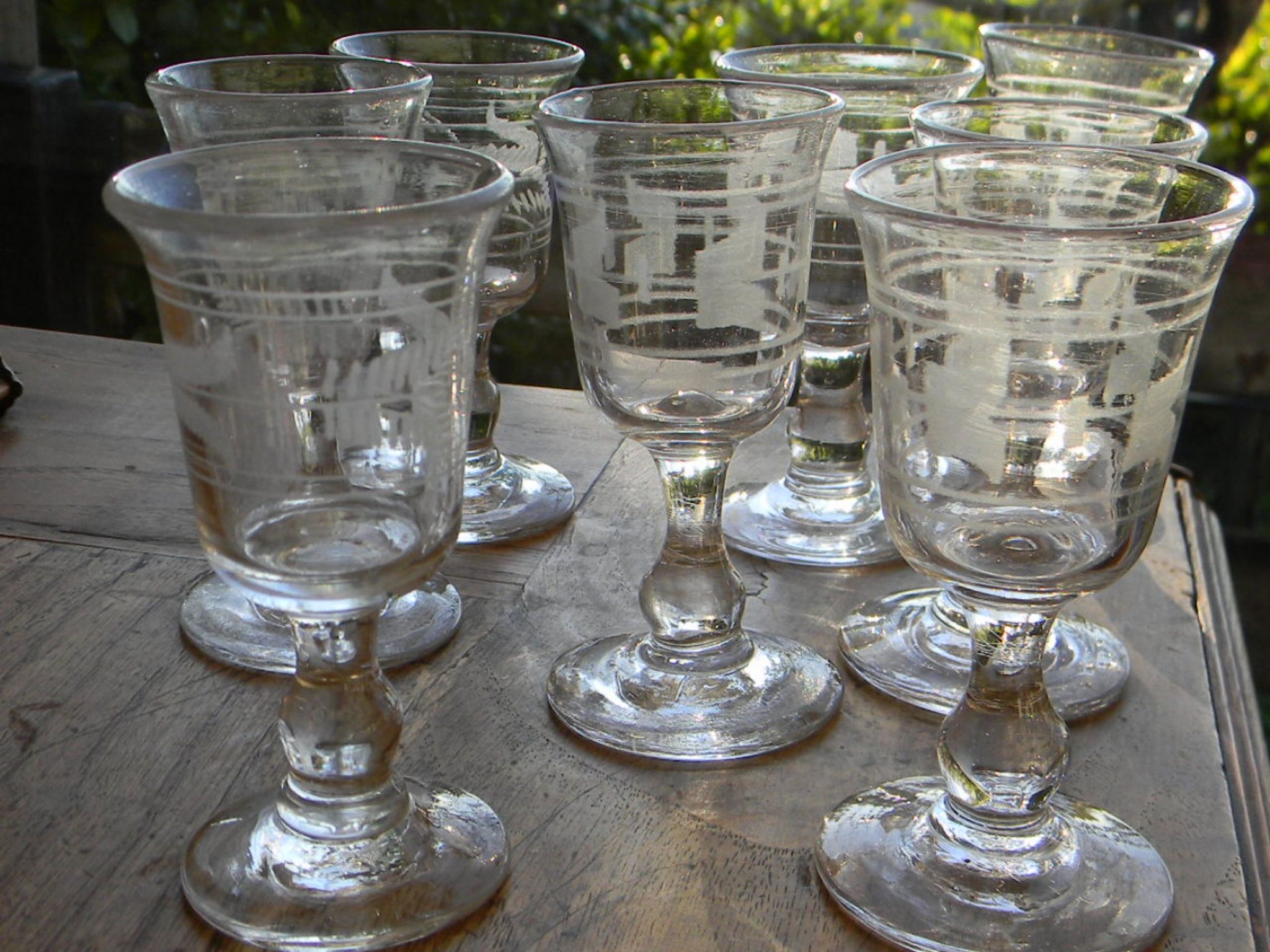 Set of 8 acid-engraved glass liquor glasses