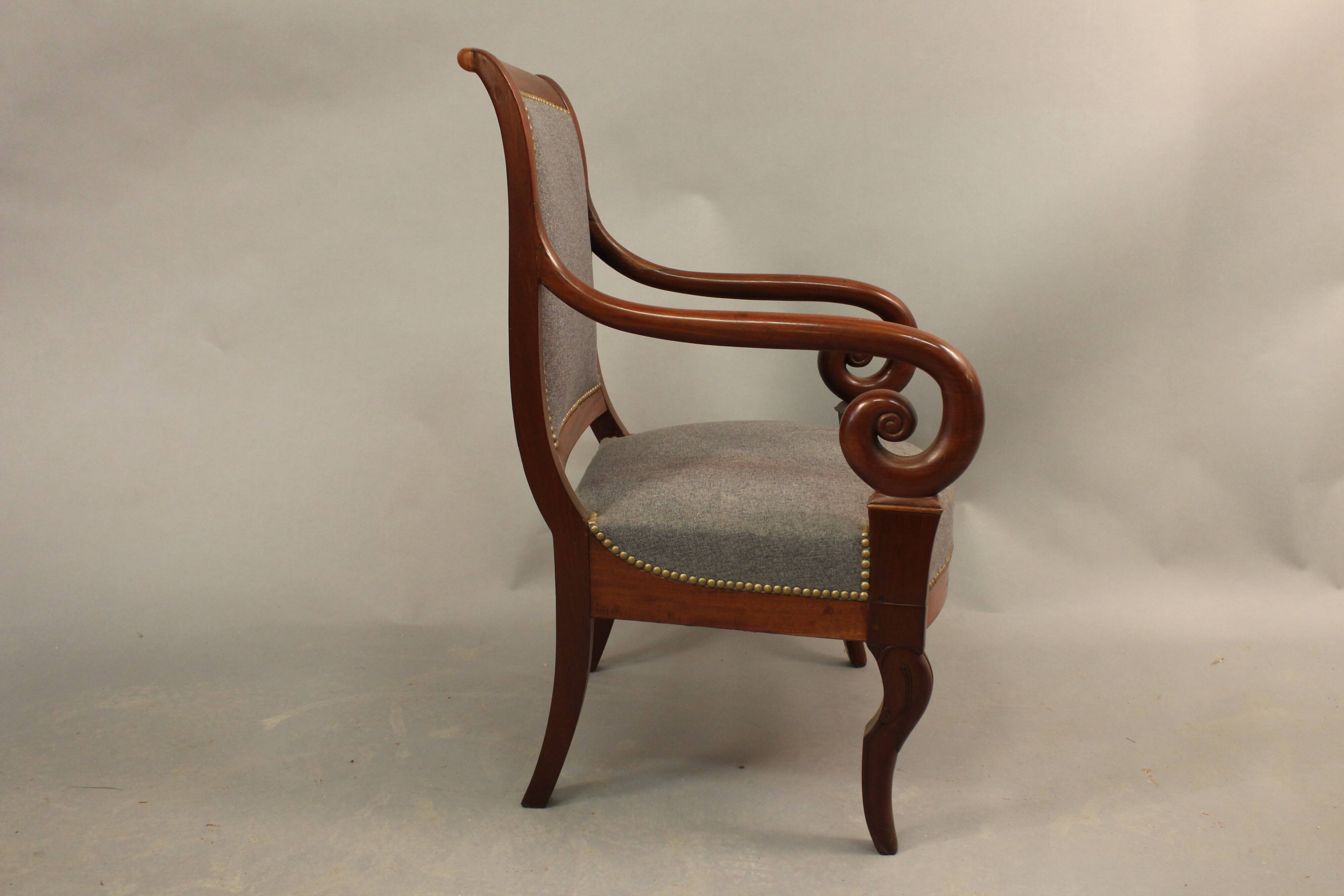 Pair of chairs of time restore mahogany