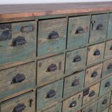 Meuble de quincaillerie industriel en pin peint, France années 1950