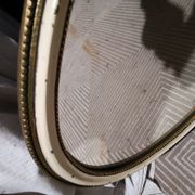 Ancien miroir ovale guilloché doré et peint